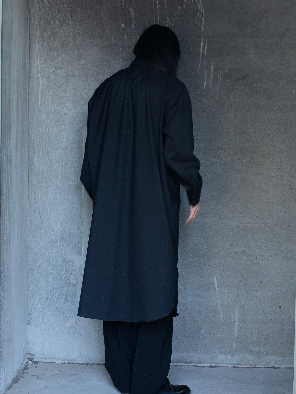 【返品送料無料】 SHIRT GATHERD HIGH-NECK PHANTOM' COAT 1.1.1 TECHWOOL - トップス