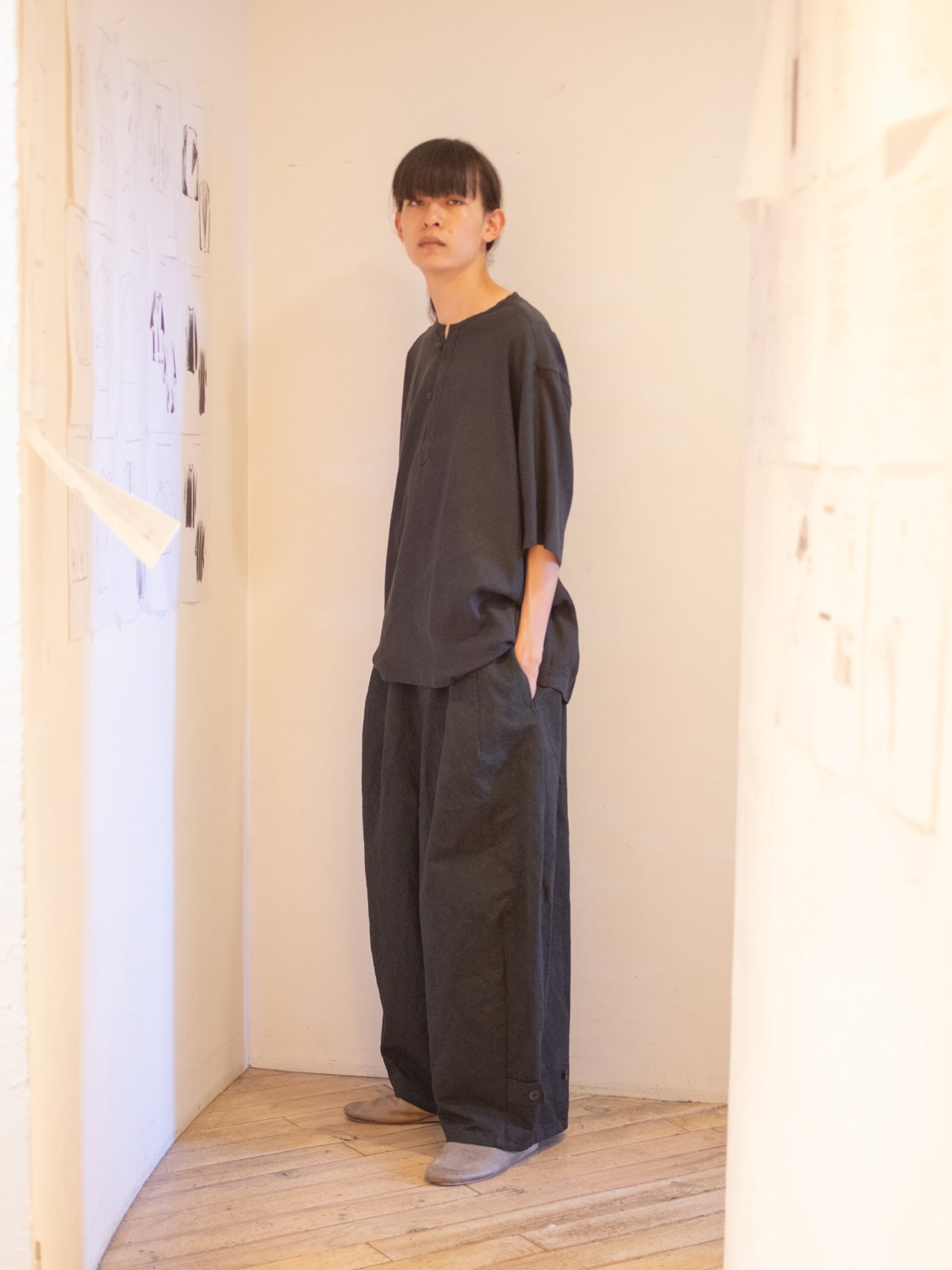 RILKE' SILENT SLIT CAPRI SHIRT - HARDMANS LINEN 1.0.0 BLACK